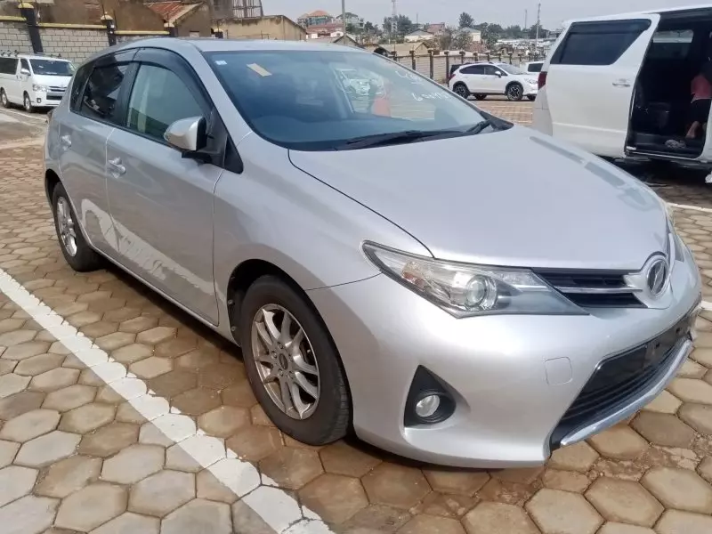 Toyota Auris   - 2012