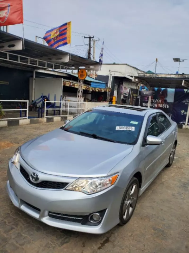 TOYOTA Camry - 2014