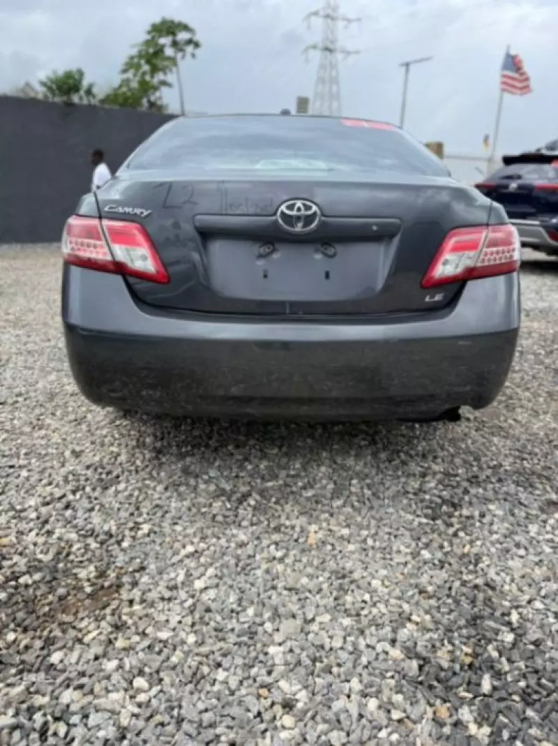 Toyota Camry   - 2011