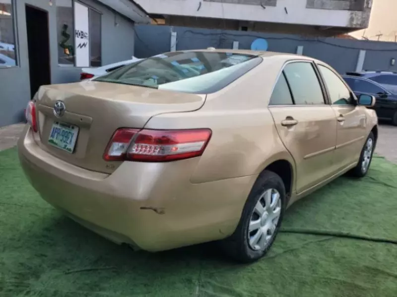 Toyota Camry   - 2010
