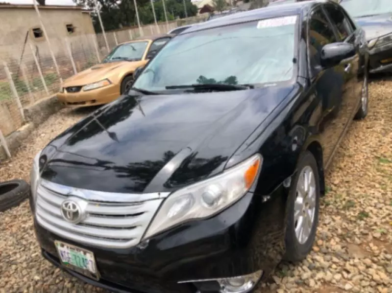 Toyota Avalon   - 2012