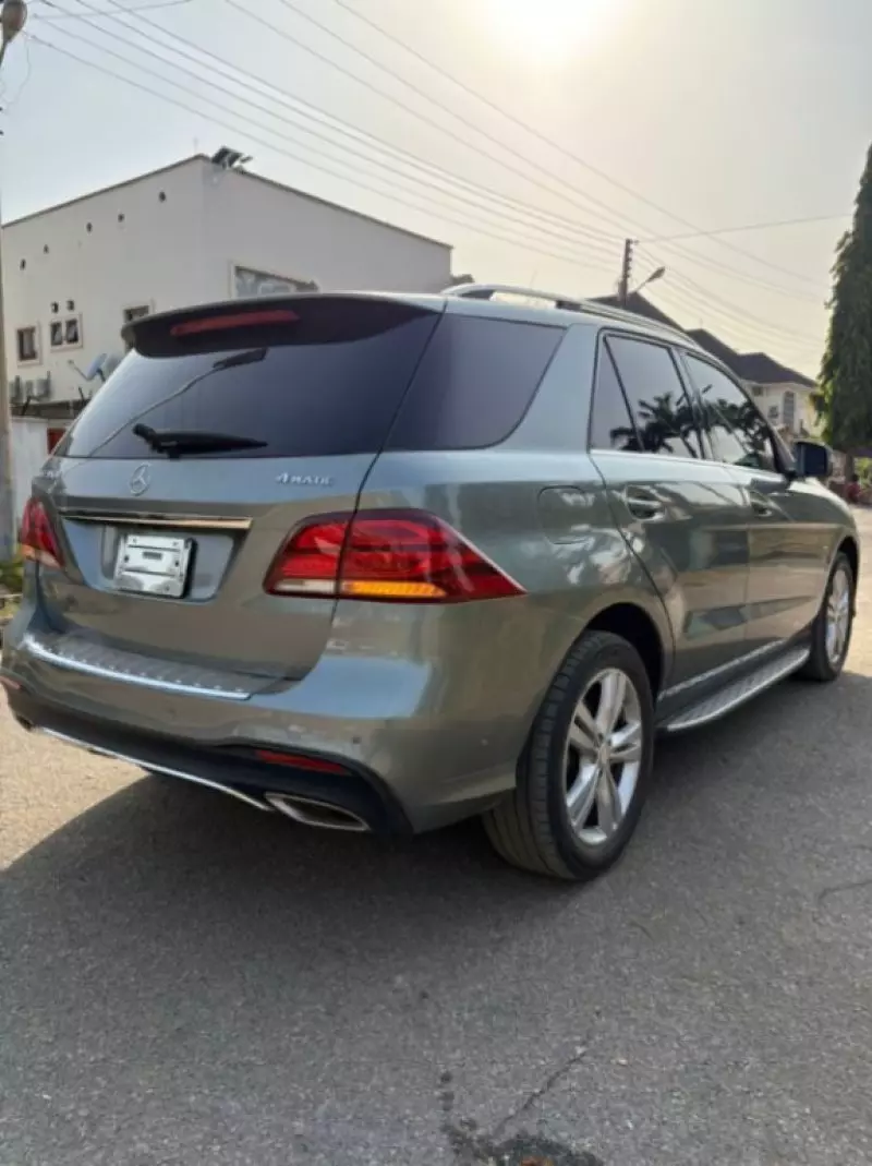 Mercedes-Benz ML 350   - 2012