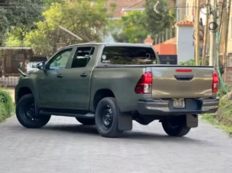 TOYOTA Hilux   - 2021