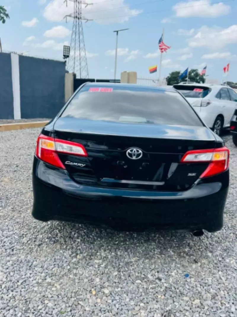Toyota Camry   - 2014