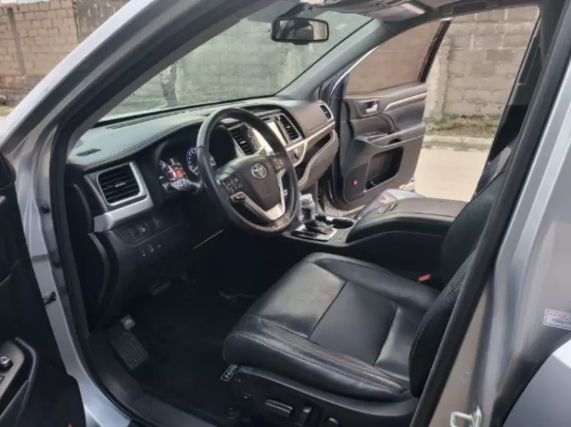 Toyota Highlander   - 2014