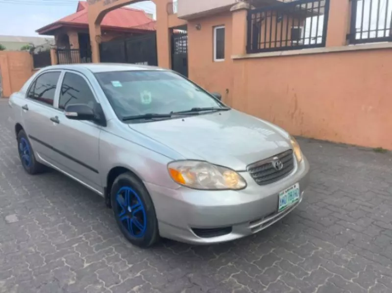 TOYOTA Corolla - 2003