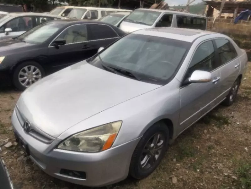 Honda Accord - 2006
