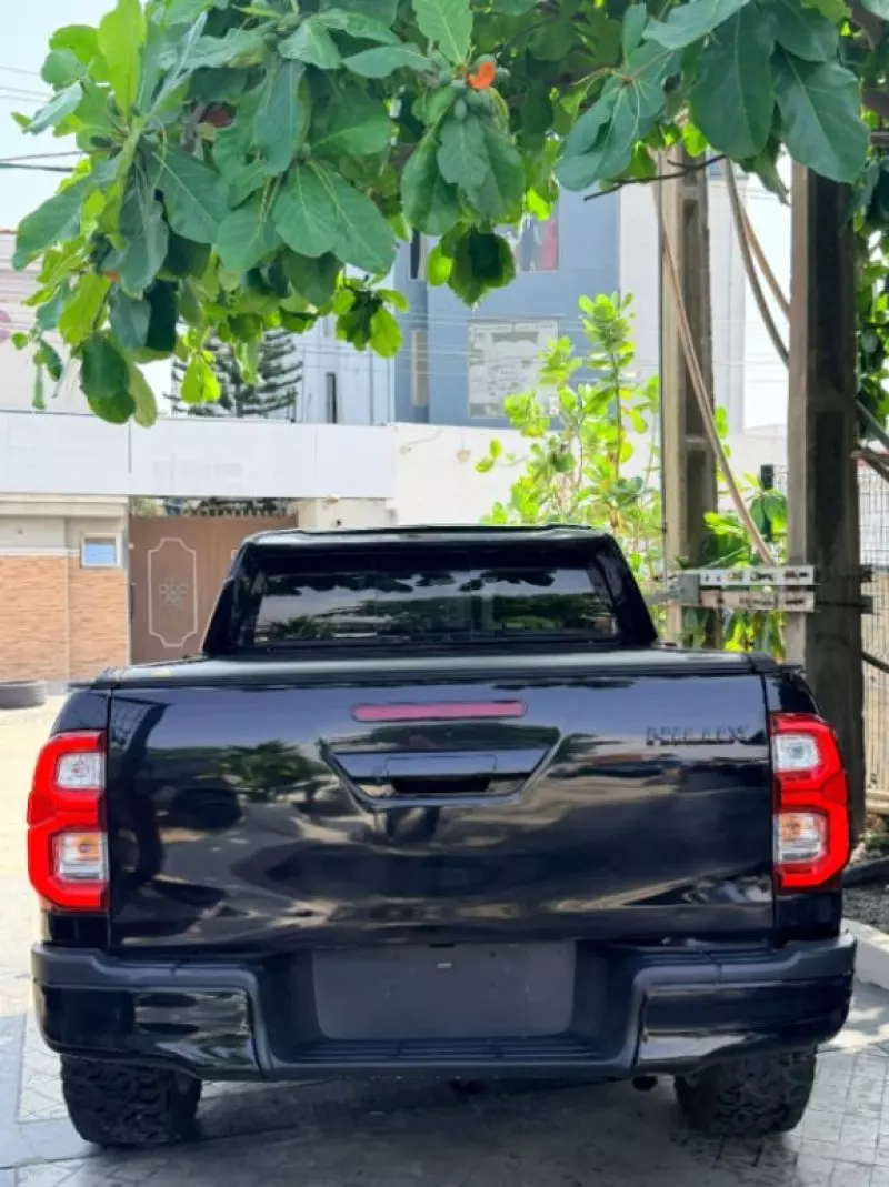 Toyota Hilux   - 2020