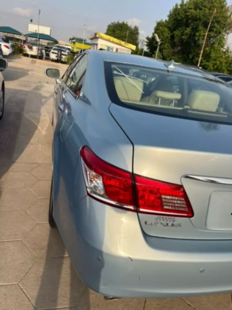 Lexus ES   - 2010
