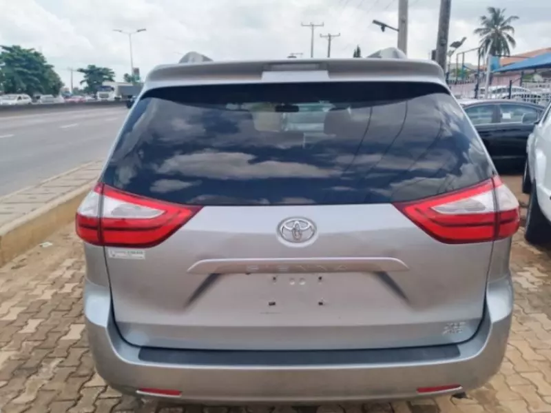 Toyota Sienna   - 2015