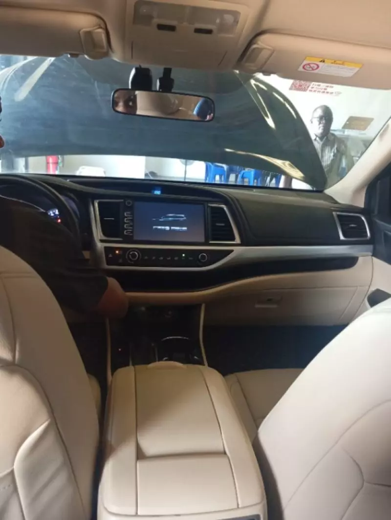 Toyota Highlander   - 2020