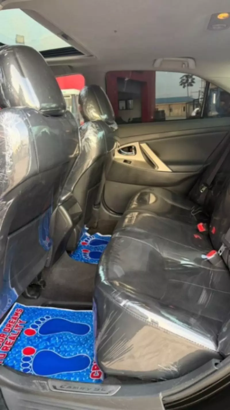 Toyota Camry - 2010