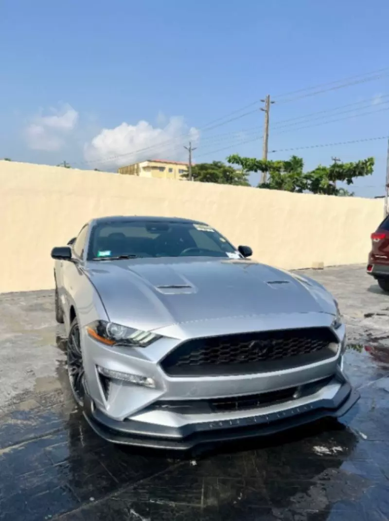 Ford Mustang   - 2021