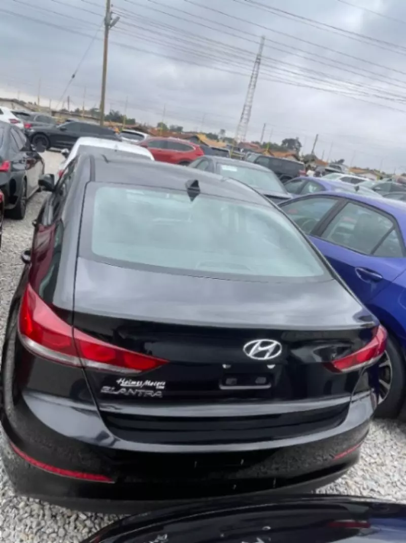 Hyundai Elantra   - 2018