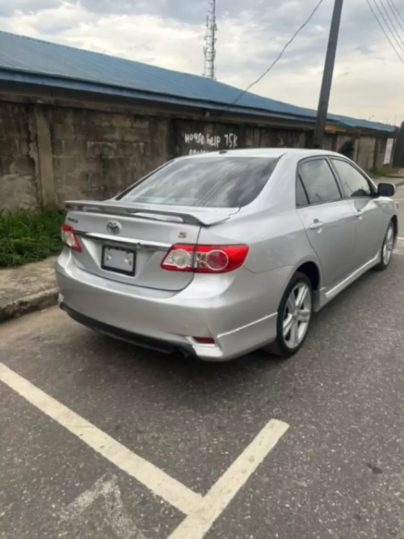 Toyota Corolla   - 2013