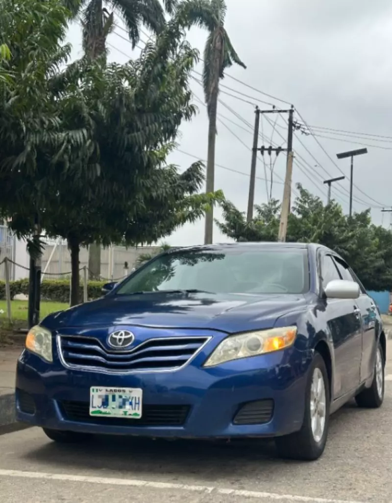 TOYOTA Camry   - 2011