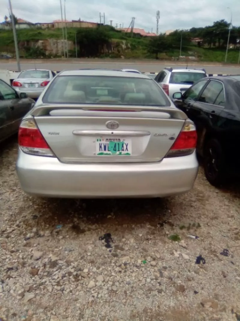 Toyota Camry   - 2004