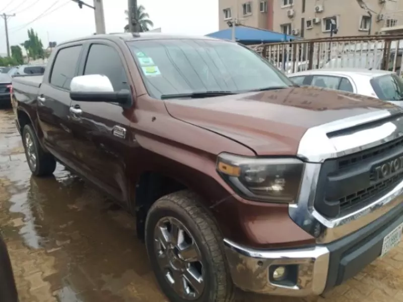 Toyota Tundra   - 2014