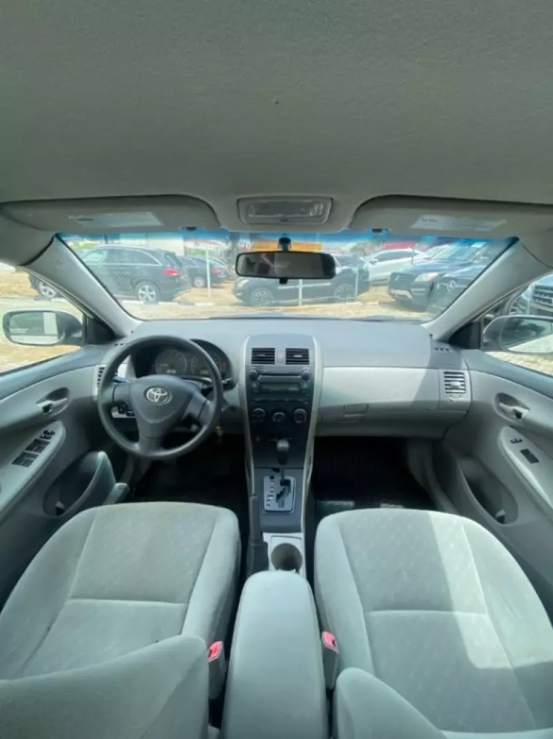 TOYOTA Corolla   - 2010