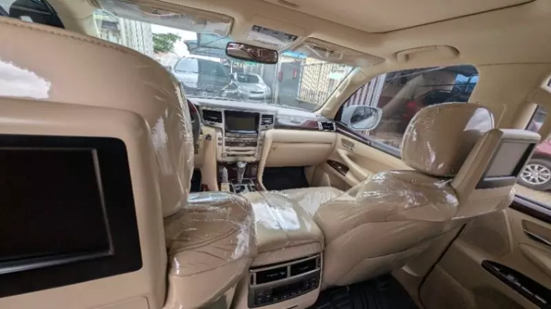 Lexus LX 570   - 2013