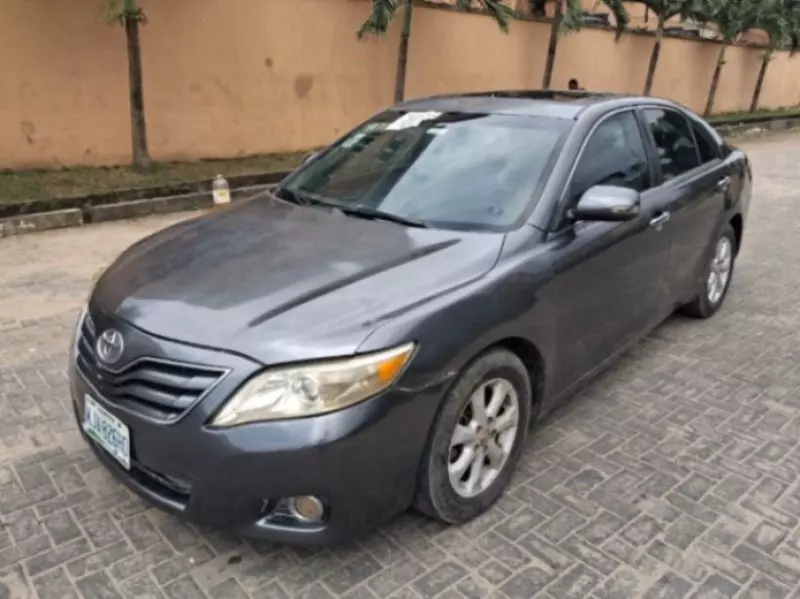 TOYOTA Camry   - 2010