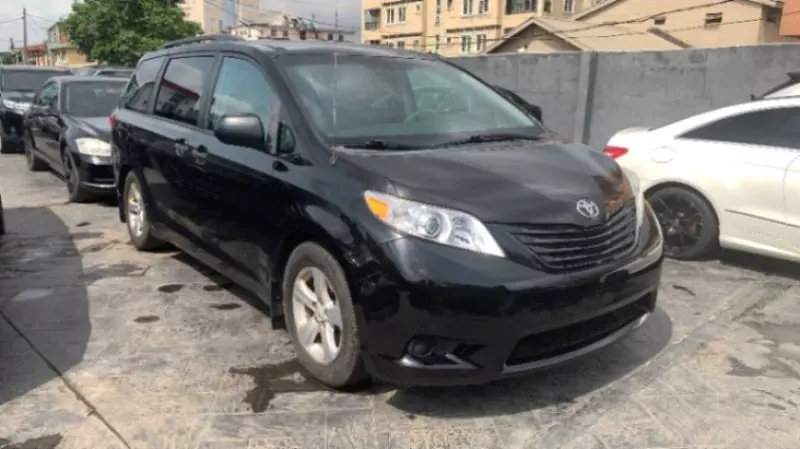 Toyota Sienna   - 2006