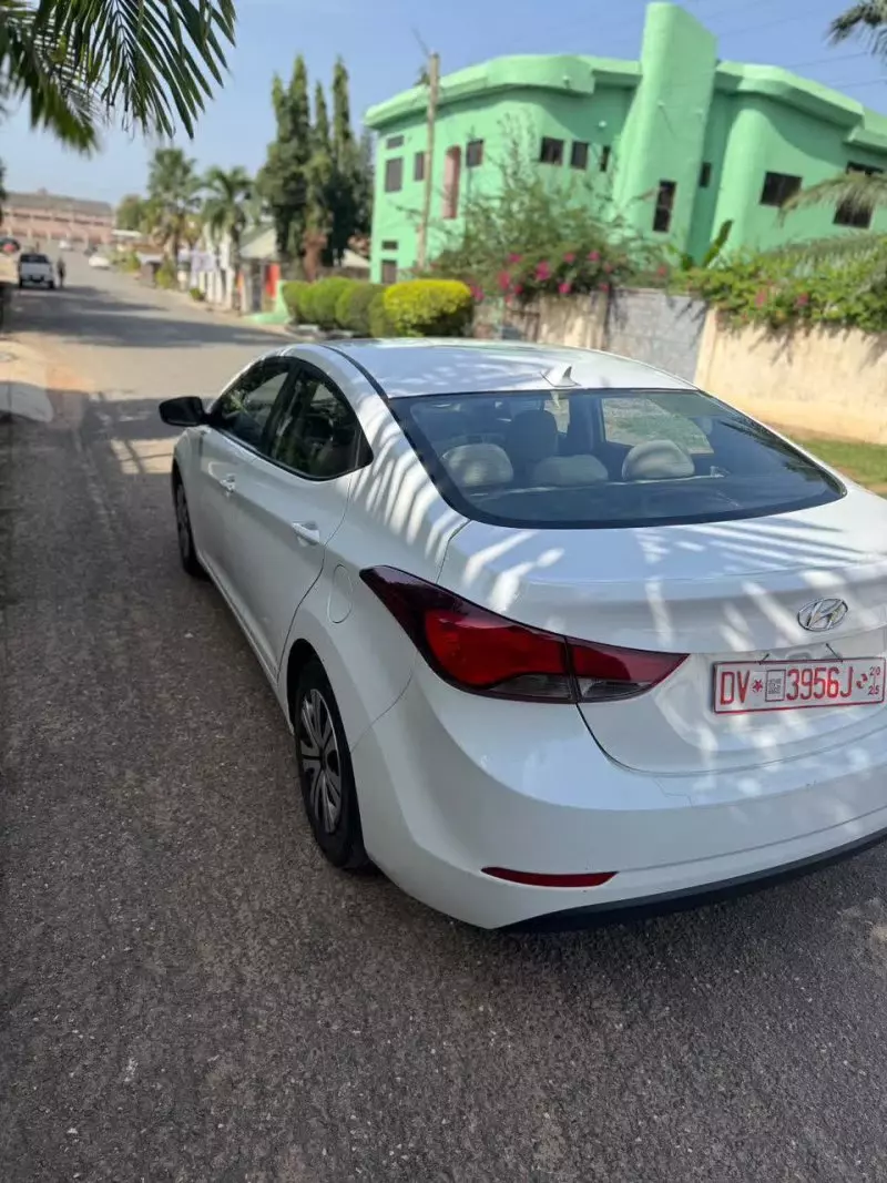 Hyundai Elantra - 2016