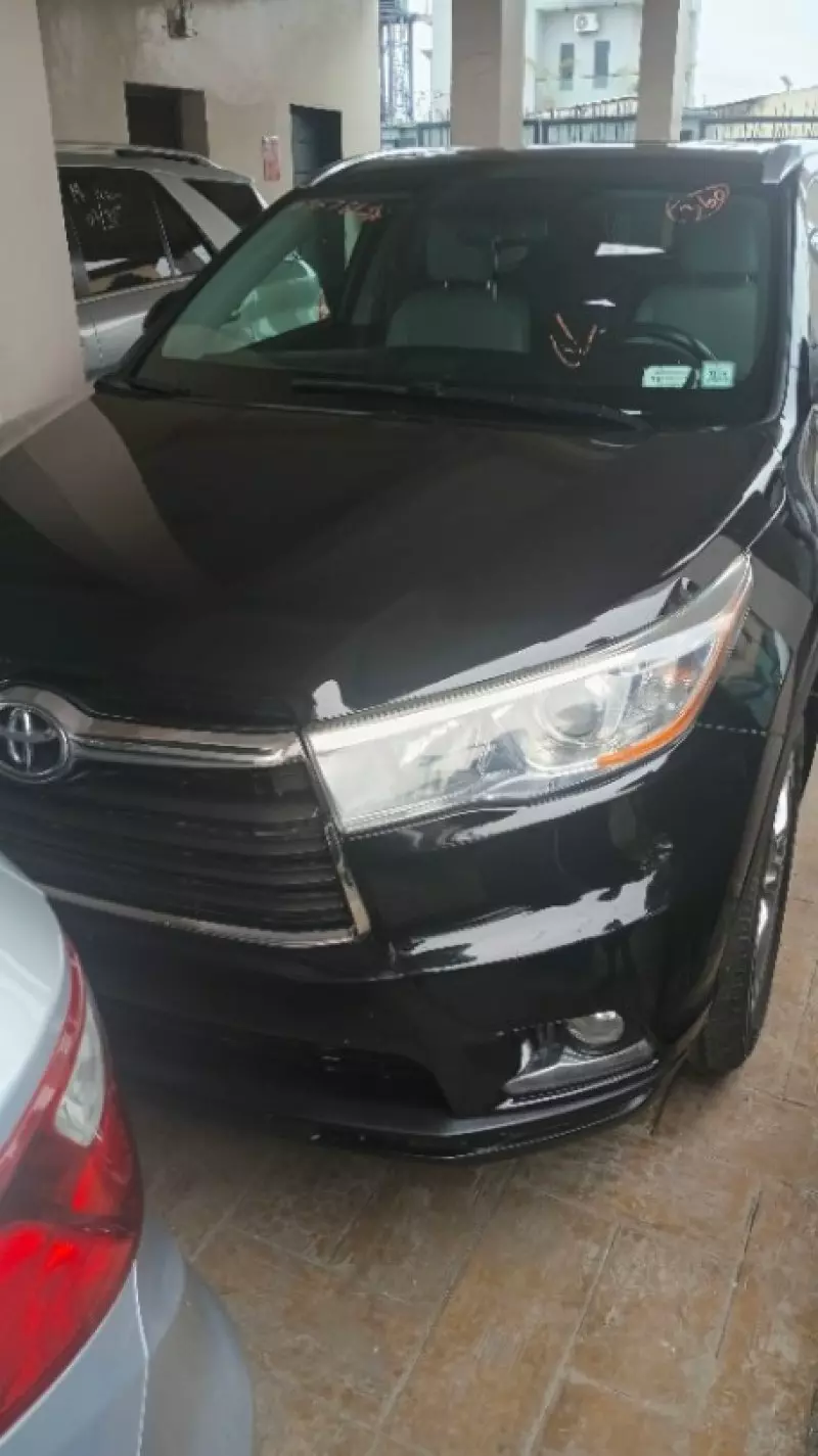 Toyota Highlander   - 2015