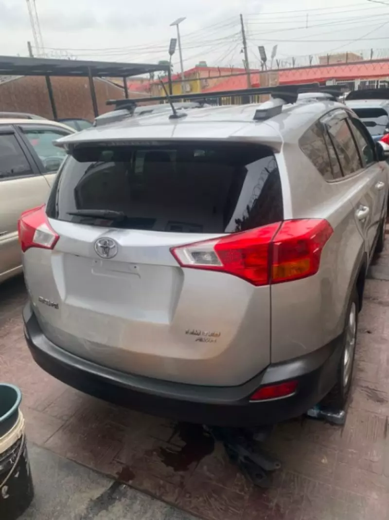 TOYOTA RAV 4 - 2015