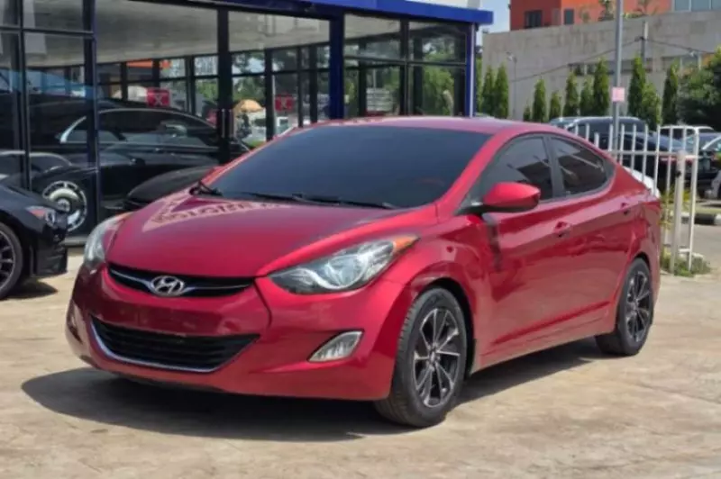 Hyundai Elantra   - 2011