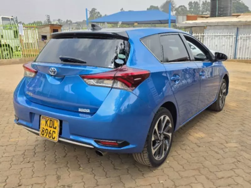 Toyota Auris   - 2016