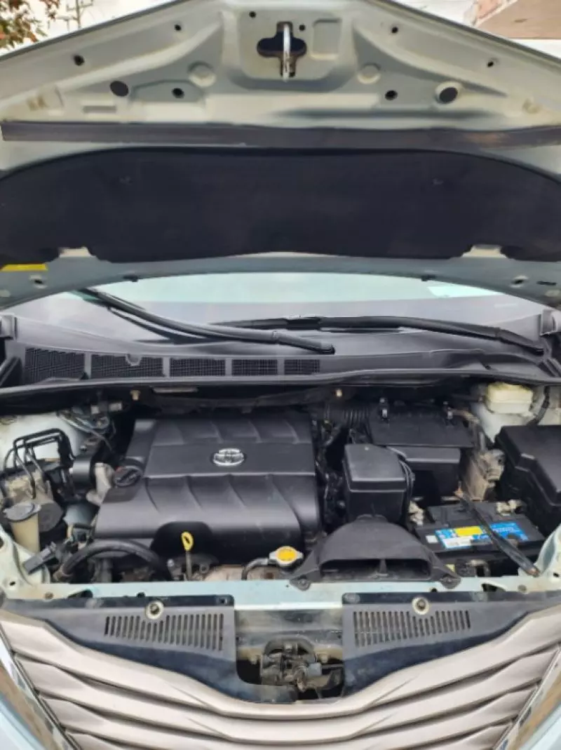 TOYOTA Sienna   - 2015