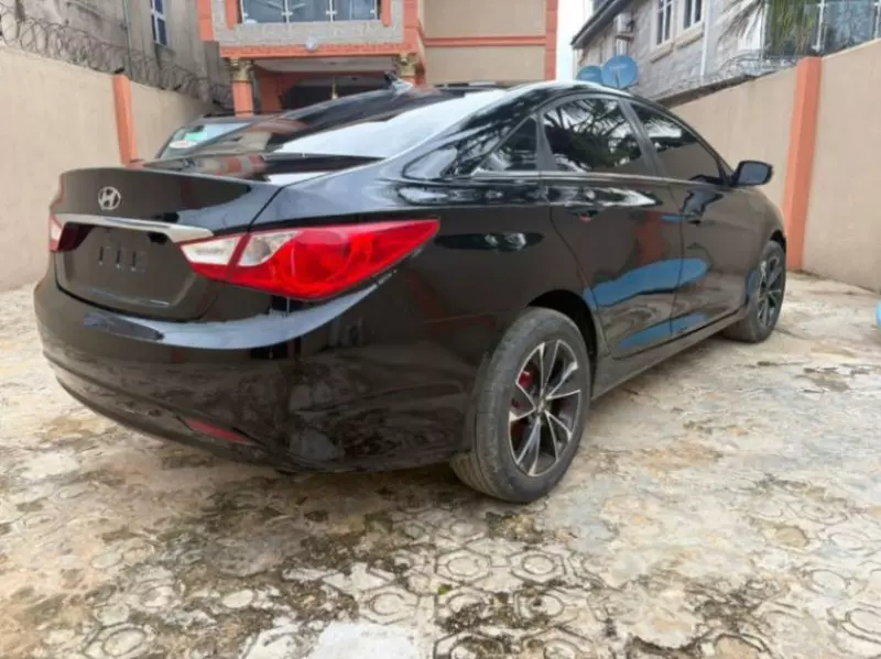 Hyundai Sonata - 2012