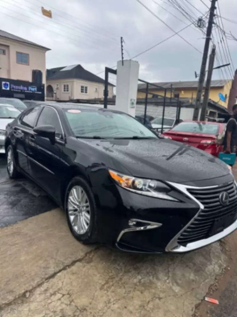 Lexus ES   - 2018
