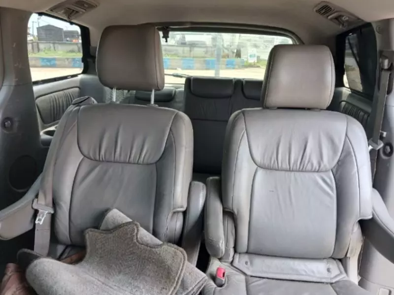 TOYOTA Sienna   - 2010