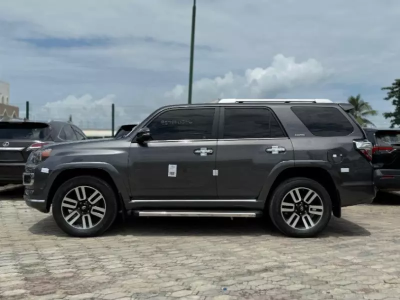 TOYOTA 4-Runner   - 2018