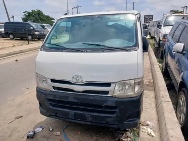 Toyota Hiace   - 2009