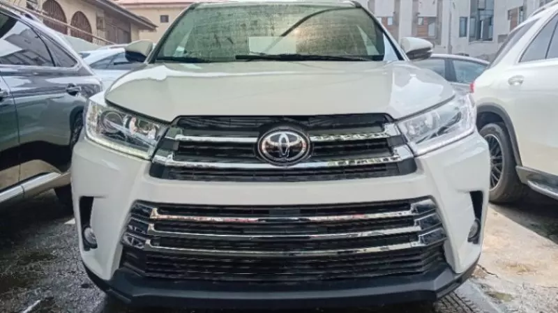 Toyota Highlander   - 2017
