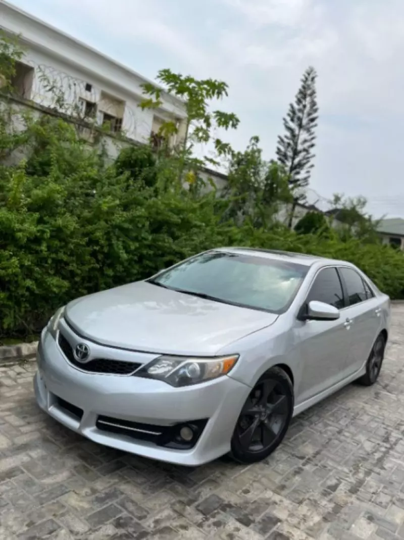 Toyota Camry - 2012