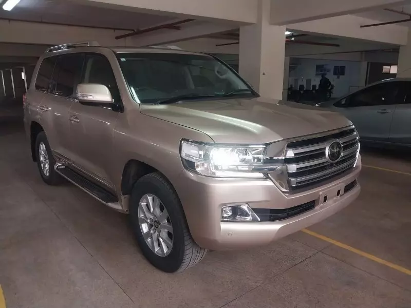 TOYOTA Landcruiser  V8   - 2017
