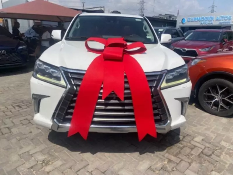 Lexus LX 570   - 2018