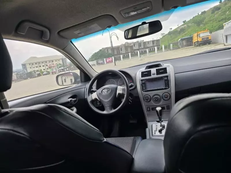 Toyota corolla   - 2013