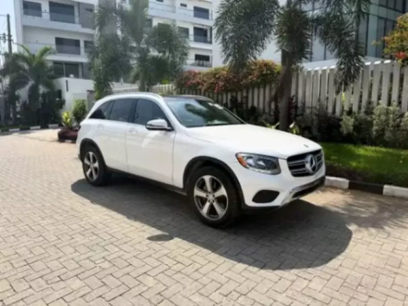 Mercedes-Benz GLC 300   - 2017