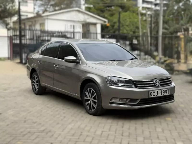 Volkswagen Passat   - 2014