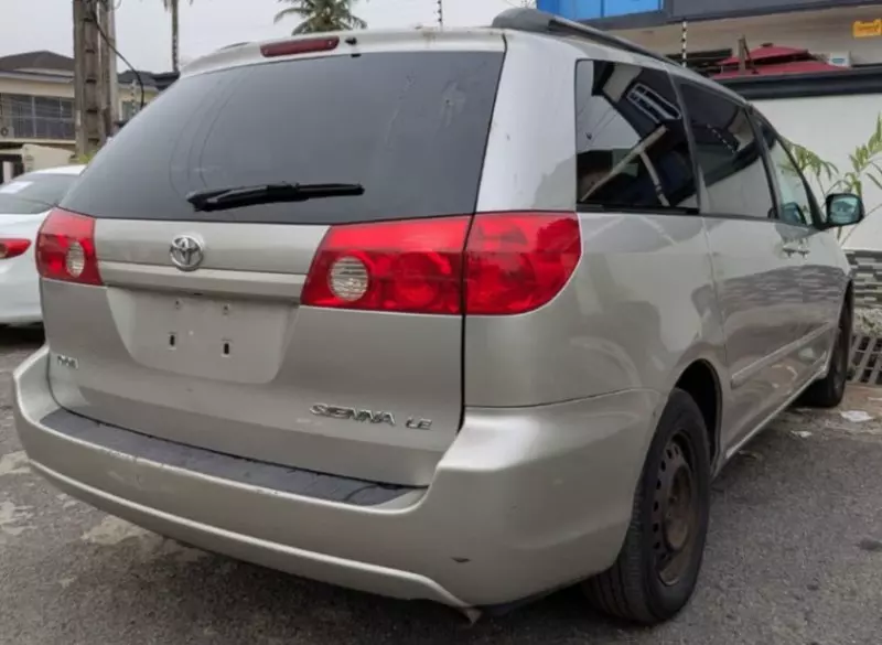 TOYOTA Sienna   - 2007