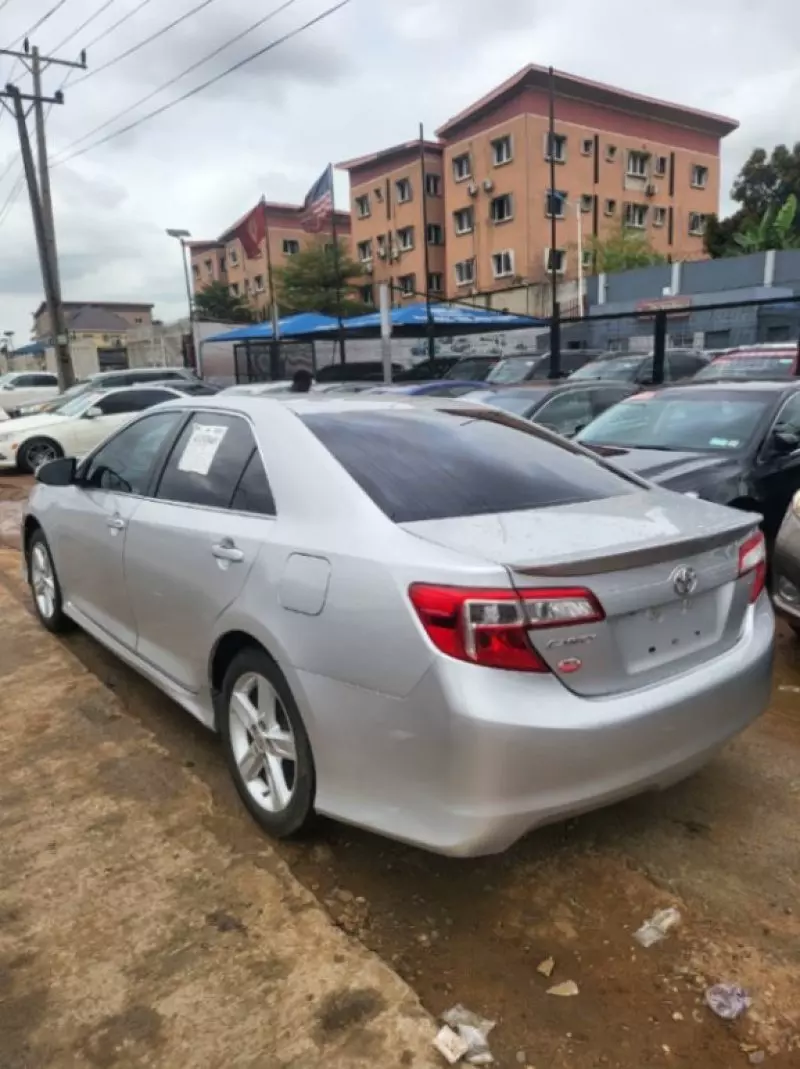 Toyota Camry   - 2014