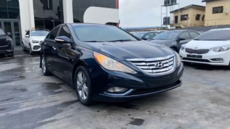 Hyundai Sonata   - 2011