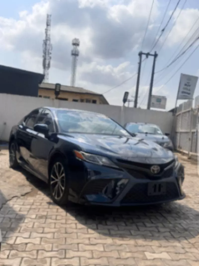 Toyota Camry   - 2018