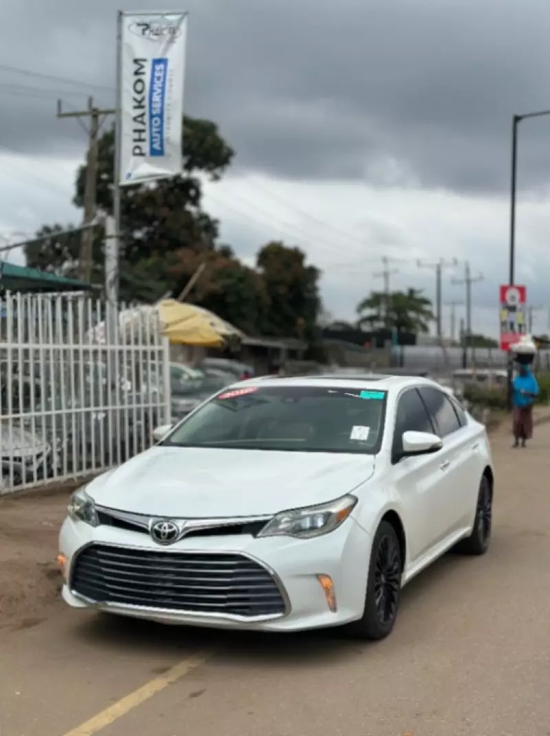Toyota Avalon   - 2016