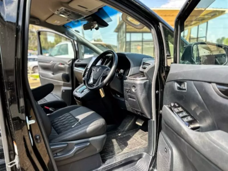 Toyota Vellfire    - 2018